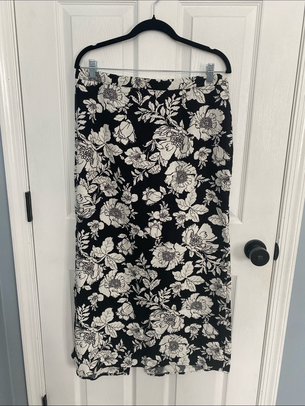Old Navy Linen Black and White Floral Maxi Skirt